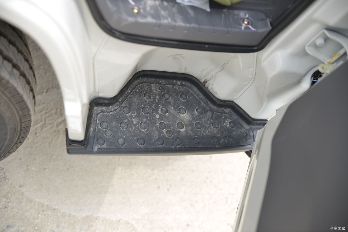 ���� ˳��С�� ��ͨ�� 116���� 3.7�׵�����ʽ�Ῠ(JX5044XXYXCH2)��ʻ��                                               