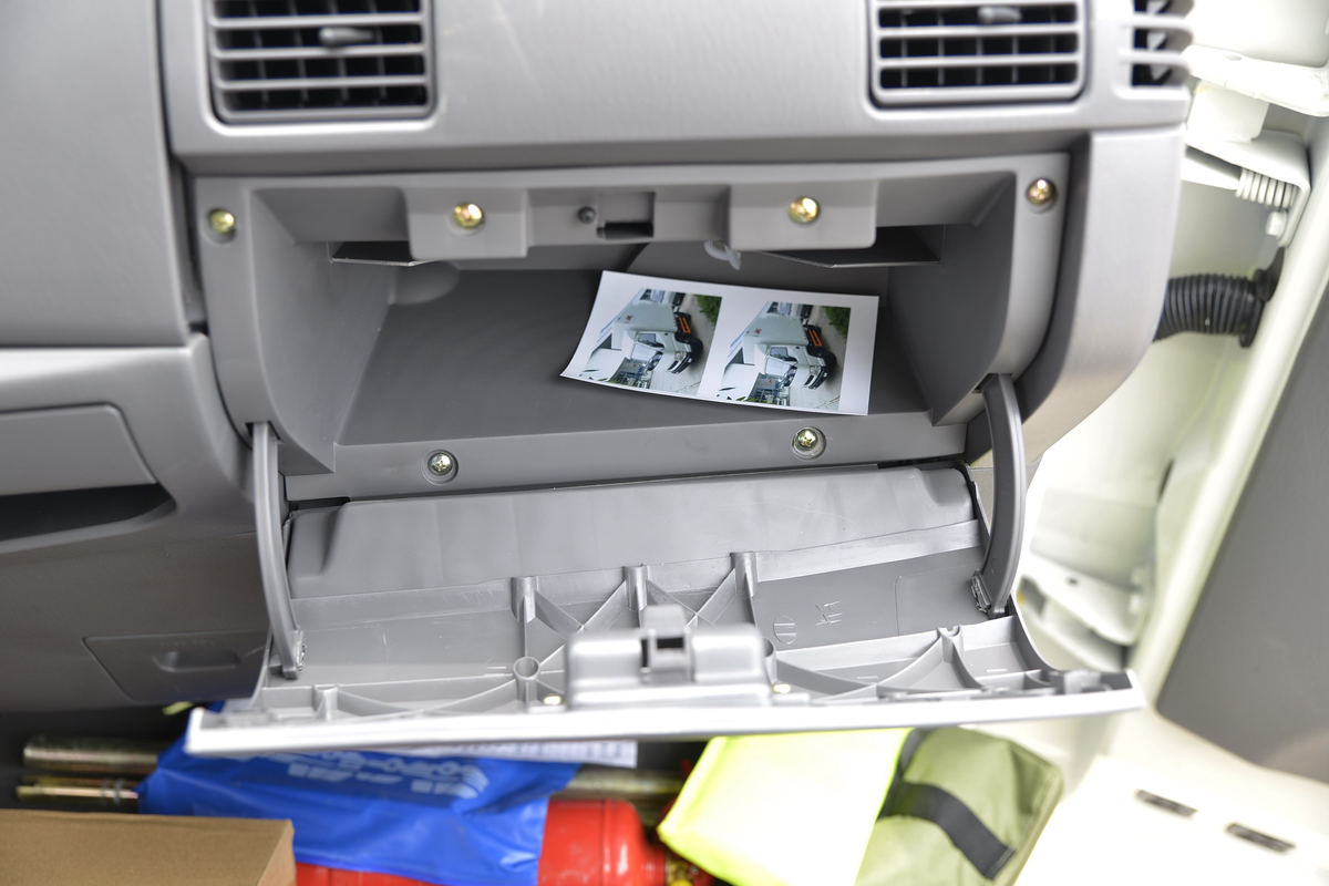 ���� ˳��С�� ��ͨ�� 116���� 3.7�׵�����ʽ�Ῠ(JX5044XXYXCH2)��ʻ��                                               