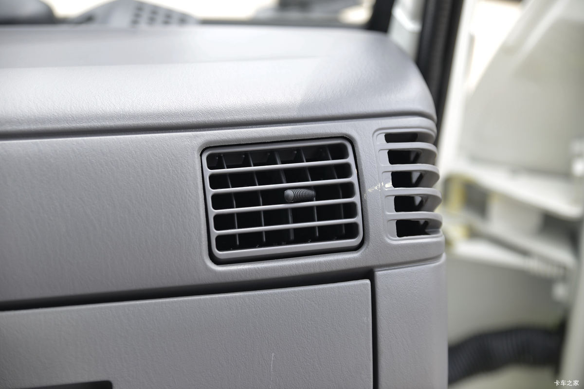 ���� ˳��С�� ��ͨ�� 116���� 3.7�׵�����ʽ�Ῠ(JX5044XXYXCH2)��ʻ��                                               