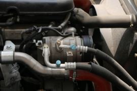 一汽红塔底盘&nbsp;冷藏车底盘图片