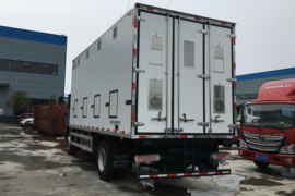 福田欧曼底盘&nbsp;畜禽运输车外观图片