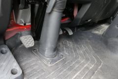 青岛解放 JK6中卡 220马力 4X2 6.8米仓栅式载货车(CA5180CCYP28K1L4E5)