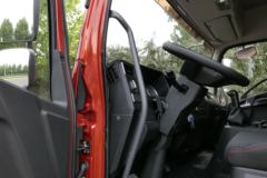 青岛解放 JK6中卡 220马力 4X2 6.8米仓栅式载货车(CA5180CCYP28K1L4E5)