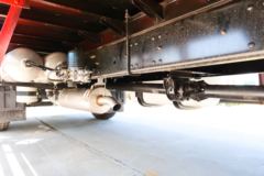 青岛解放 JK6中卡 220马力 4X2 6.8米仓栅式载货车(CA5180CCYP28K1L4E5)
