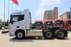 福田 欧曼EST 6系重卡 穿越版 560马力 6X4 AMT自动挡牵引车(国六)(BJ4259Y6DHL-01)