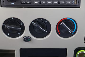 һ������ ��Ű��� 84���� 3.715�׵�����ʽ�Ῠ(CA5040XXYK2L3E5-1)ͼƬ