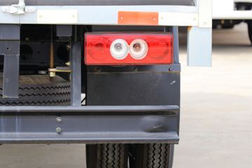 һ������ ��Ű��� 84���� 3.715�׵�����ʽ�Ῠ(CA5040XXYK2L3E5-1)ͼƬ