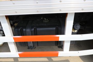 һ������ ��Ű��� 84���� 3.715�׵�����ʽ�Ῠ(CA5040XXYK2L3E5-1)ͼƬ