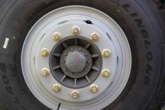 中国重汽成都商用车 斯太尔D7W重卡 400马力 8X4 5.6米自卸车(ZZ3313N2561E1N)