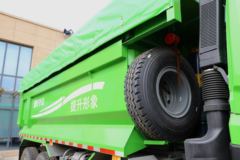 中国重汽成都商用车 斯太尔D7W重卡 400马力 8X4 5.6米自卸车(ZZ3313N2561E1N)