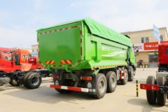 中国重汽成都商用车 斯太尔D7W重卡 400马力 8X4 5.6米自卸车(ZZ3313N2561E1N)