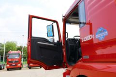 陕汽重卡 德龙新M3000 轻量化版 430马力 6X4 LNG牵引车(国六)(SX4259MD4TLQ1)