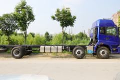 福田 欧曼新ETX 6系重卡 245马力 6X2 8米仓栅式载货车(速比4.444)(BJ5253CCY-AB)