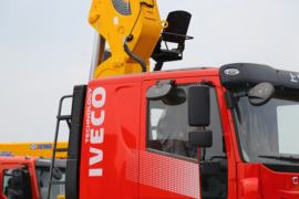 上汽红岩底盘&nbsp;随车吊外观图片