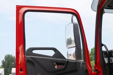 东风天锦KR&nbsp;冷藏车驾驶室图片