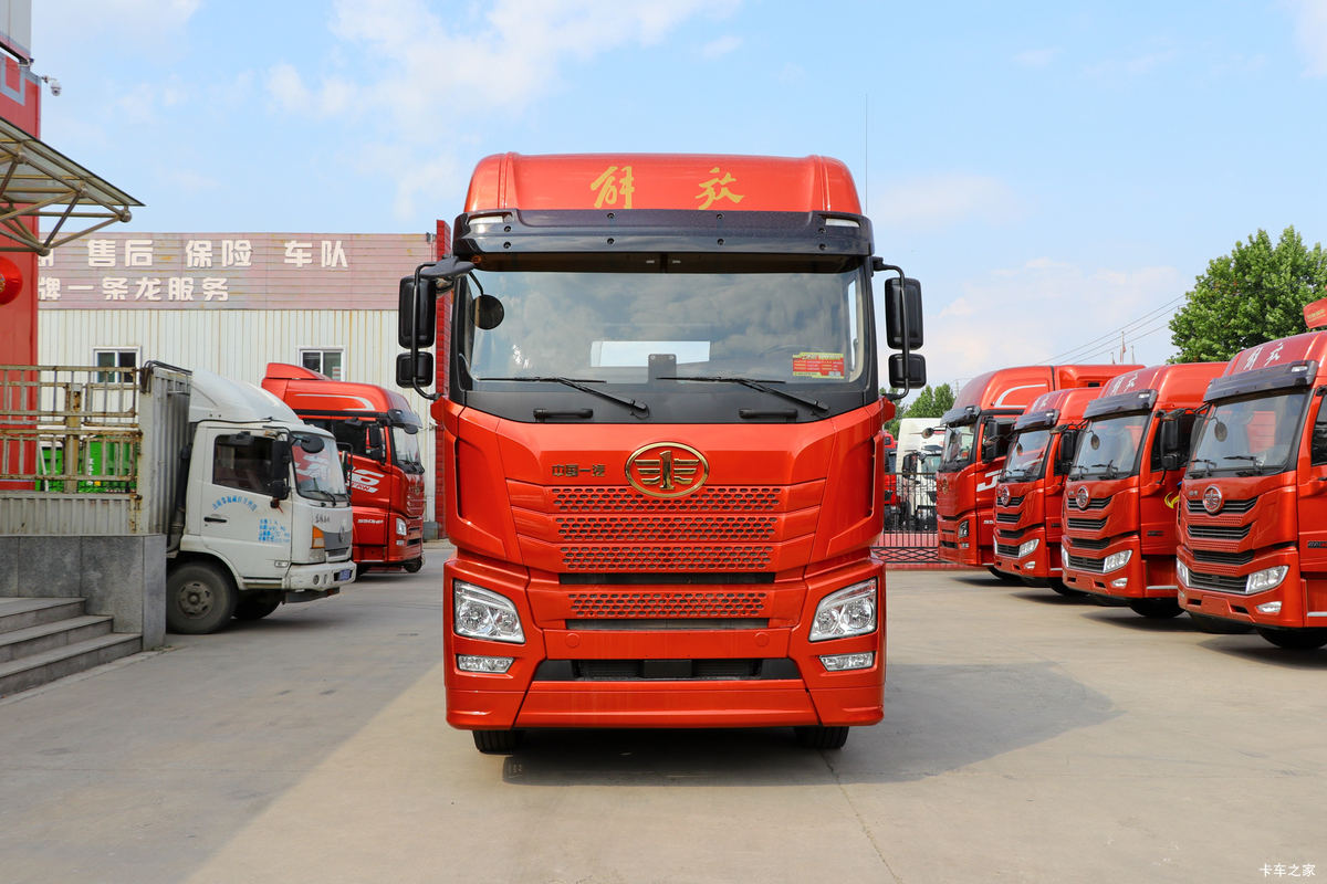 青岛解放 JH6重卡 领航版2.0 四季款 460马力 6X4 CNG牵引车(国六)
