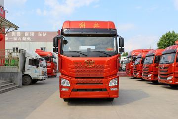 青岛解放 JH6重卡 四季版 550马力 6X4 AMT自动档牵引车(CA4250P33K25T1E5A80)