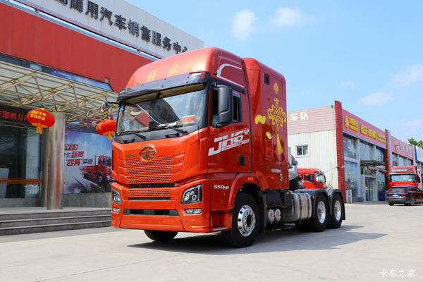青岛解放 JH6⁺重卡 生活舱版 550马力 6X4 AMT牵引车