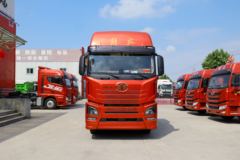 青岛解放 JH6⁺重卡 生活舱版 550马力 6X4 AMT牵引车(CA4250P33K25T1E5A80)