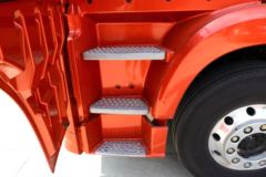 青岛解放 JH6⁺重卡 生活舱版 550马力 6X4 AMT牵引车(CA4250P33K25T1E5A80)