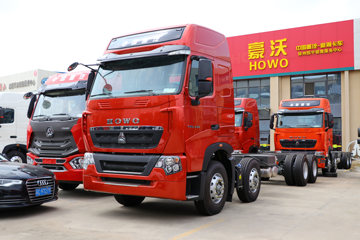 中国重汽 HOWO T7H重卡 440马力 8X4 9.5米仓栅式载货车(ZZ5317CCYV466HE1-1)