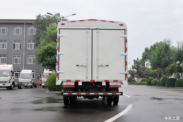 本店为您推荐 江淮 骏铃V6 156马力 4.235米单排栏板轻