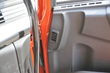 �������ó� ���KR 245���� 4X2 6.8�ײ�դʽ�ػ���(DFH5180CCYEX3)ͼƬ