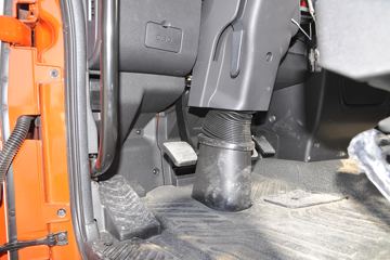 �������ó� ���KR 245���� 4X2 6.8�ײ�դʽ�ػ���(DFH5180CCYEX3)ͼƬ