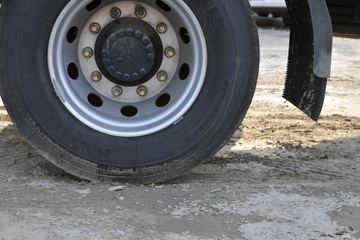 �������ó� ���KR 245���� 4X2 6.8�ײ�դʽ�ػ���(DFH5180CCYEX3)ͼƬ