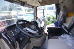 青岛解放 JH6重卡 430马力 8X4 9.5米仓栅式载货车(CA5310CCYP25K2L7T4E5A80)