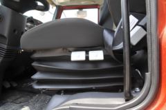 青岛解放 龙V2.0中卡 180马力 4X2 6.75米栏板载货车(CA1189PK2L2E5A80)