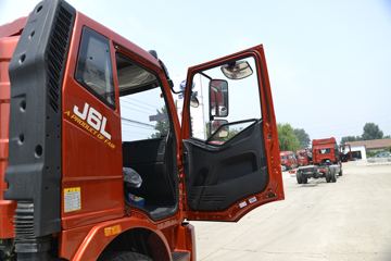 һ����� J6L�п� 2020�� ��ֵ�� 180���� 4X2 6.75�������ػ���(CA1180P62K1L4E5)ͼƬ