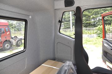 һ����� J6L�п� 2020�� ��ֵ�� 180���� 4X2 6.75�������ػ���(CA1180P62K1L4E5)ͼƬ