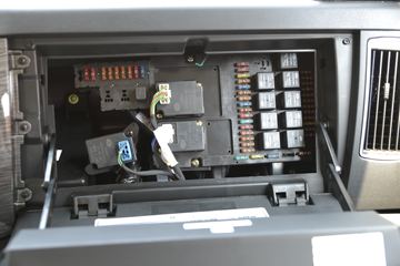 һ����� J6L�п� 2020�� ��ֵ�� 180���� 4X2 6.75�������ػ���(CA1180P62K1L4E5)ͼƬ