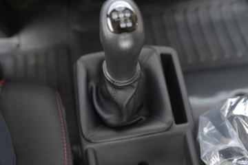 һ����� J6L�п� 2020�� ��ֵ�� 180���� 4X2 6.75�������ػ���(CA1180P62K1L4E5)ͼƬ