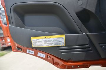 һ����� J6L�п� 2020�� ��ֵ�� 180���� 4X2 6.75�������ػ���(CA1180P62K1L4E5)ͼƬ