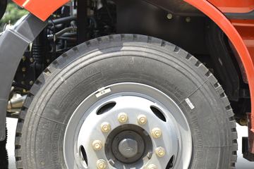 һ����� J6L�п� 2020�� ��ֵ�� 180���� 4X2 6.75�������ػ���(CA1180P62K1L4E5)ͼƬ