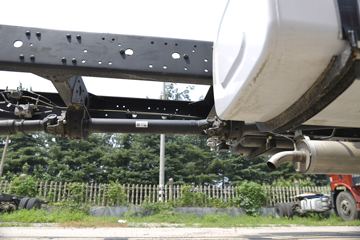 һ����� J6L�п� 2020�� ��ֵ�� 180���� 4X2 6.75�������ػ���(CA1180P62K1L4E5)ͼƬ