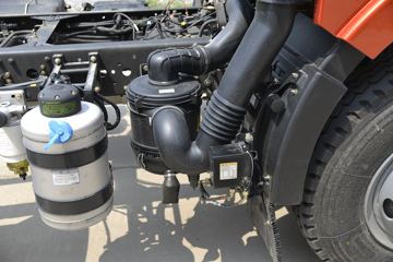 һ����� J6L�п� 2020�� ��ֵ�� 180���� 4X2 6.75�������ػ���(CA1180P62K1L4E5)ͼƬ