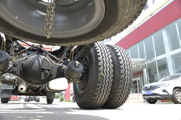 һ����� J6L�п� 2020�� ��ֵ�� 180���� 4X2 6.75�������ػ���(CA1180P62K1L4E5)ͼƬ