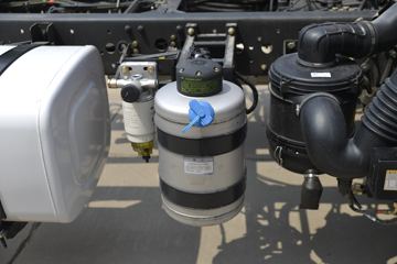 һ����� J6L�п� 2020�� ��ֵ�� 180���� 4X2 6.75�������ػ���(CA1180P62K1L4E5)ͼƬ