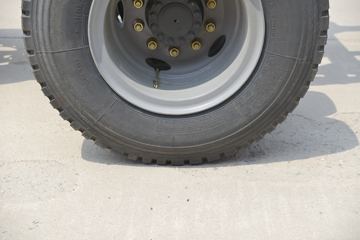 һ����� J6L�п� 2020�� ��ֵ�� 180���� 4X2 6.75�������ػ���(CA1180P62K1L4E5)ͼƬ