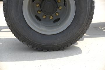 һ����� J6L�п� 2020�� ��ֵ�� 180���� 4X2 6.75�������ػ���(CA1180P62K1L4E5)ͼƬ