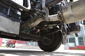 һ����� J6L�п� 2020�� ��ֵ�� 180���� 4X2 6.75�������ػ���(CA1180P62K1L4E5)ͼƬ