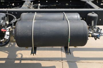 һ����� J6L�п� 2020�� ��ֵ�� 180���� 4X2 6.75�������ػ���(CA1180P62K1L4E5)ͼƬ