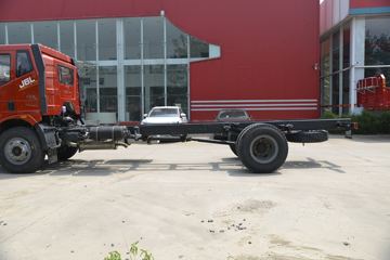 һ����� J6L�п� 2020�� ��ֵ�� 180���� 4X2 6.75�������ػ���(CA1180P62K1L4E5)ͼƬ