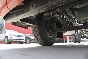 һ����� J6L�п� 2020�� ��ֵ�� 180���� 4X2 6.75�������ػ���(CA1180P62K1L4E5)ͼƬ