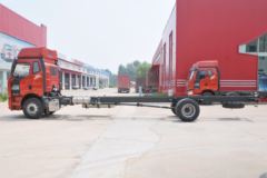 一汽解放 J6L中卡 质惠版快递 240马力 4X2 7.7米厢式载货车(CA5180XXYP62K1L5E5)