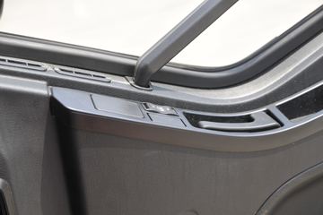 һ����� J6L�п� �ʻݰ��� 240���� 4X2 7.7����ʽ�ػ���(CA5180XXYP62K1L5E5)ͼƬ