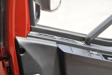 һ����� J6L�п� �ʻݰ��� 240���� 4X2 7.7����ʽ�ػ���(CA5180XXYP62K1L5E5)ͼƬ